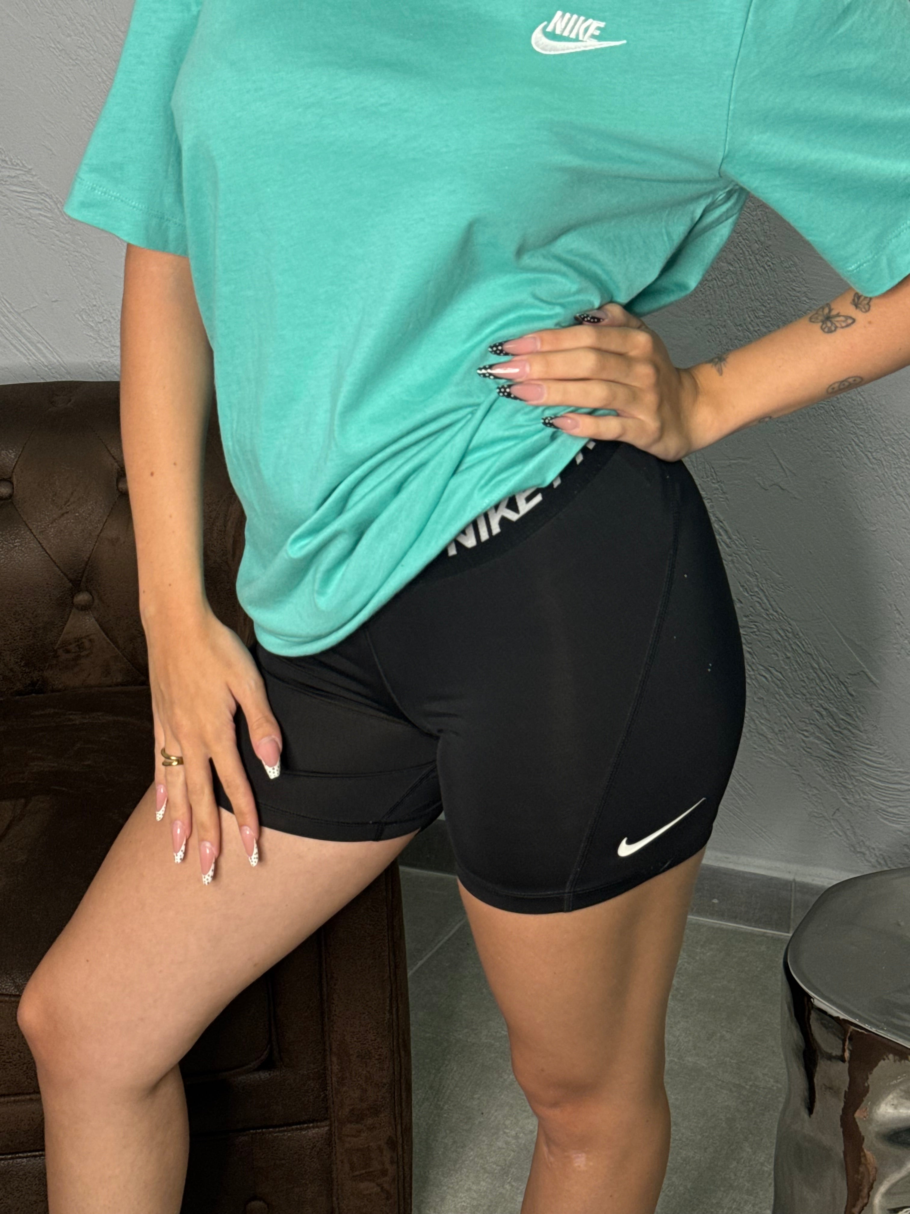Ciclista Nike pro