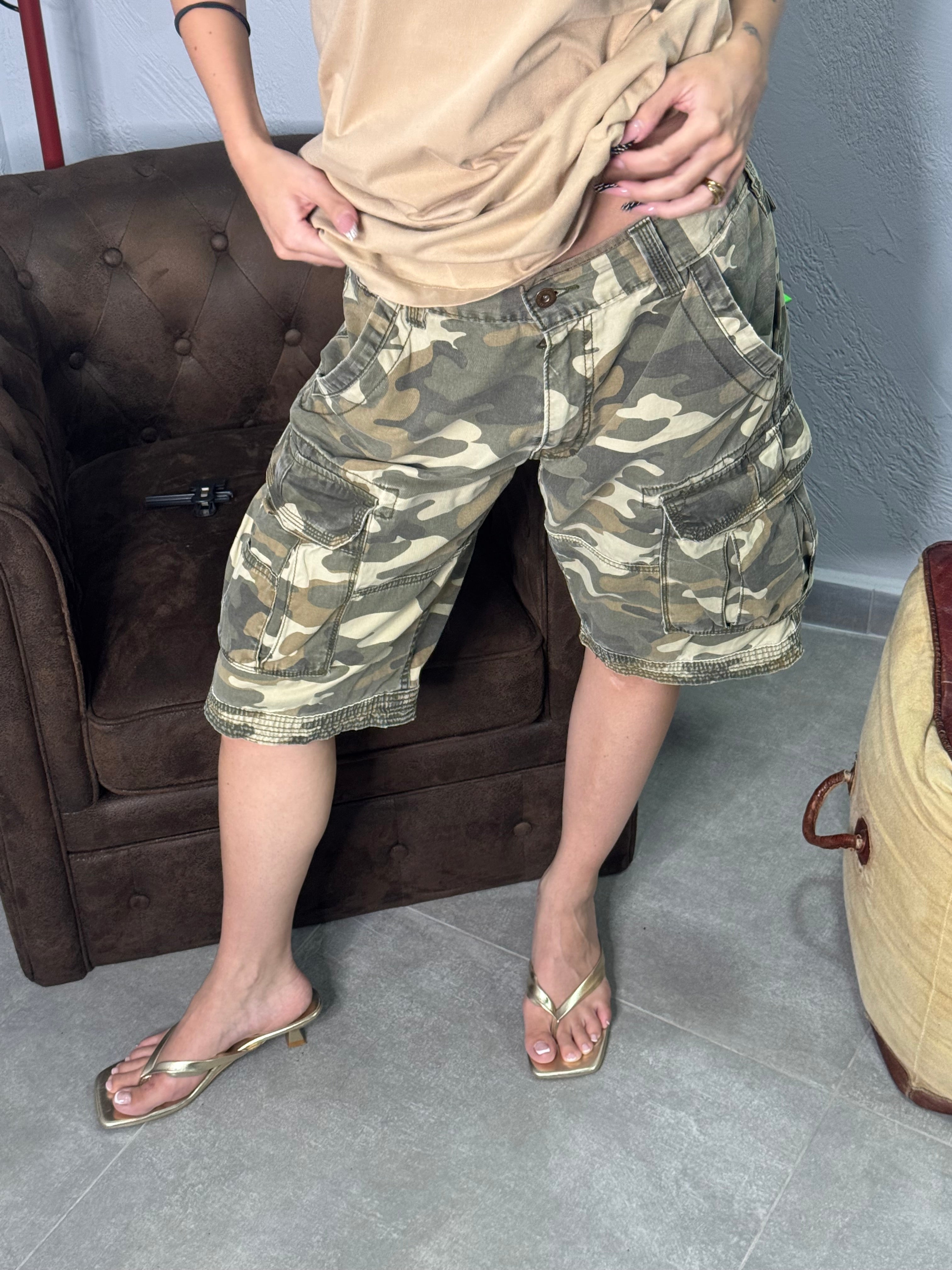 Bermuda militare levis