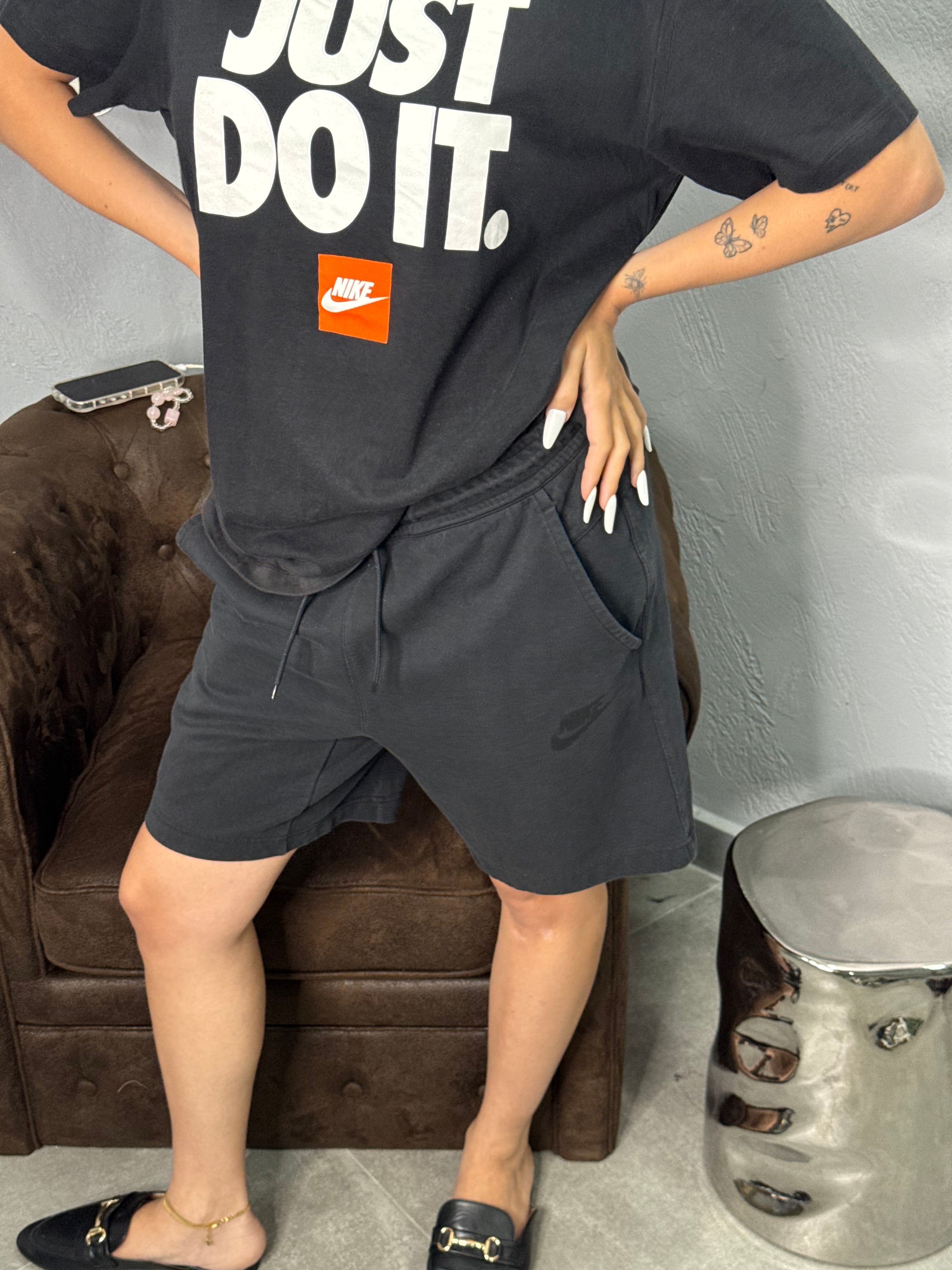 Bermuda Nike teck